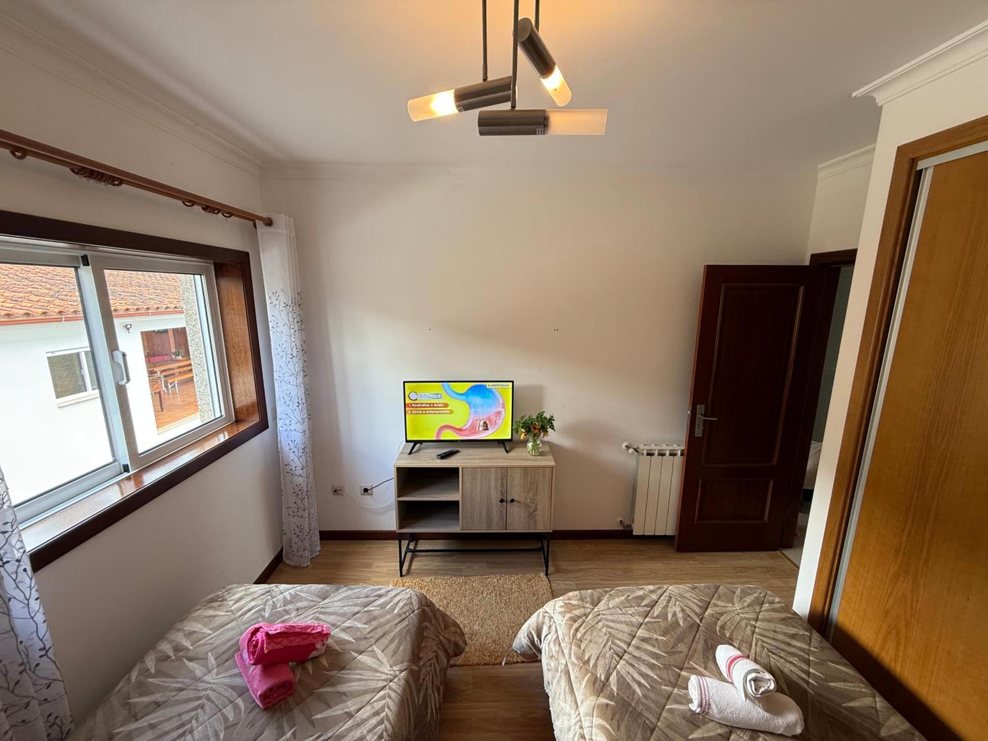 Cerdeirinhas De Basto "Piso Q 4" Apartment Canedo de Basto ภายนอก รูปภาพ