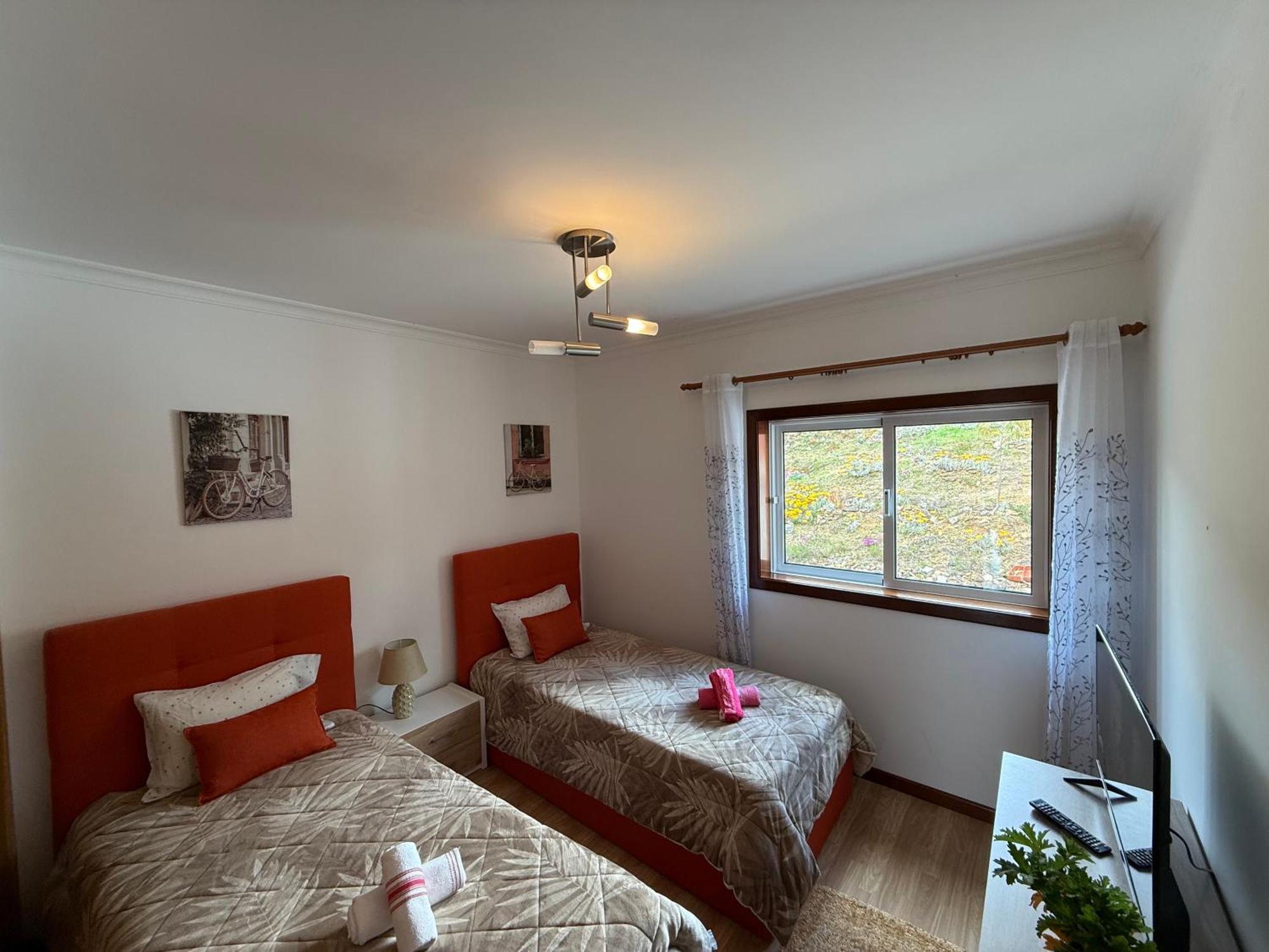Cerdeirinhas De Basto "Piso Q 4" Apartment Canedo de Basto ภายนอก รูปภาพ